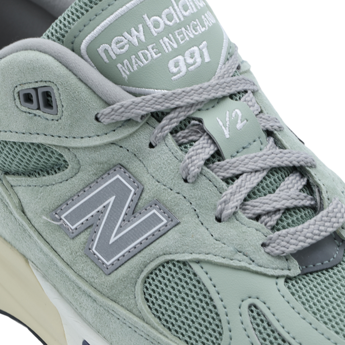 New Balance Chunky Suede and Mesh Sneakers with Cream Midsole Wit