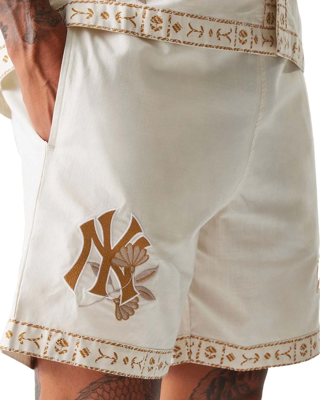 New Era New York Yankees Taping Shorts Off White Wit