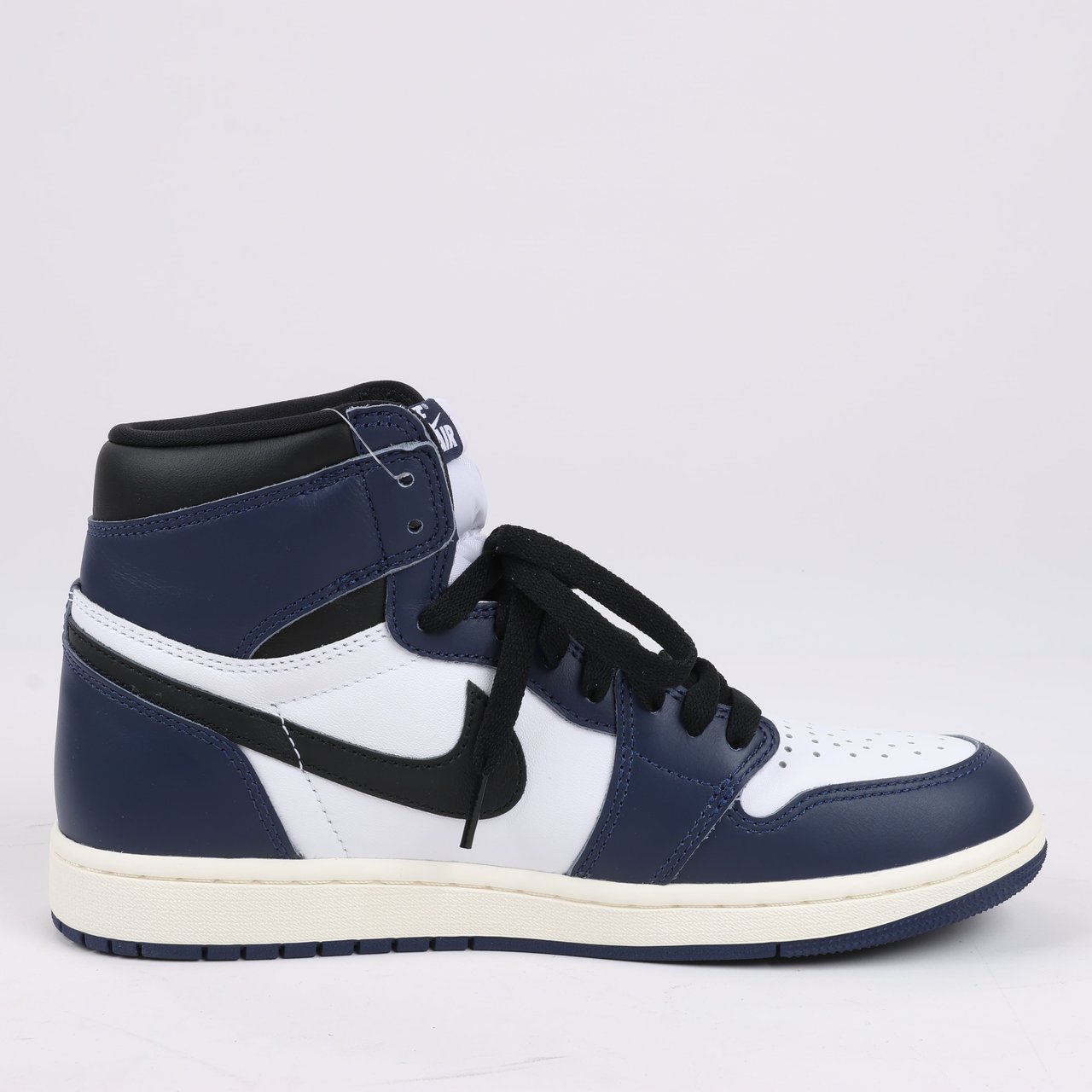 Nike Nike Air Jordan Leather High-Top Sneakers in White x Navy DZ5485-401 Navy