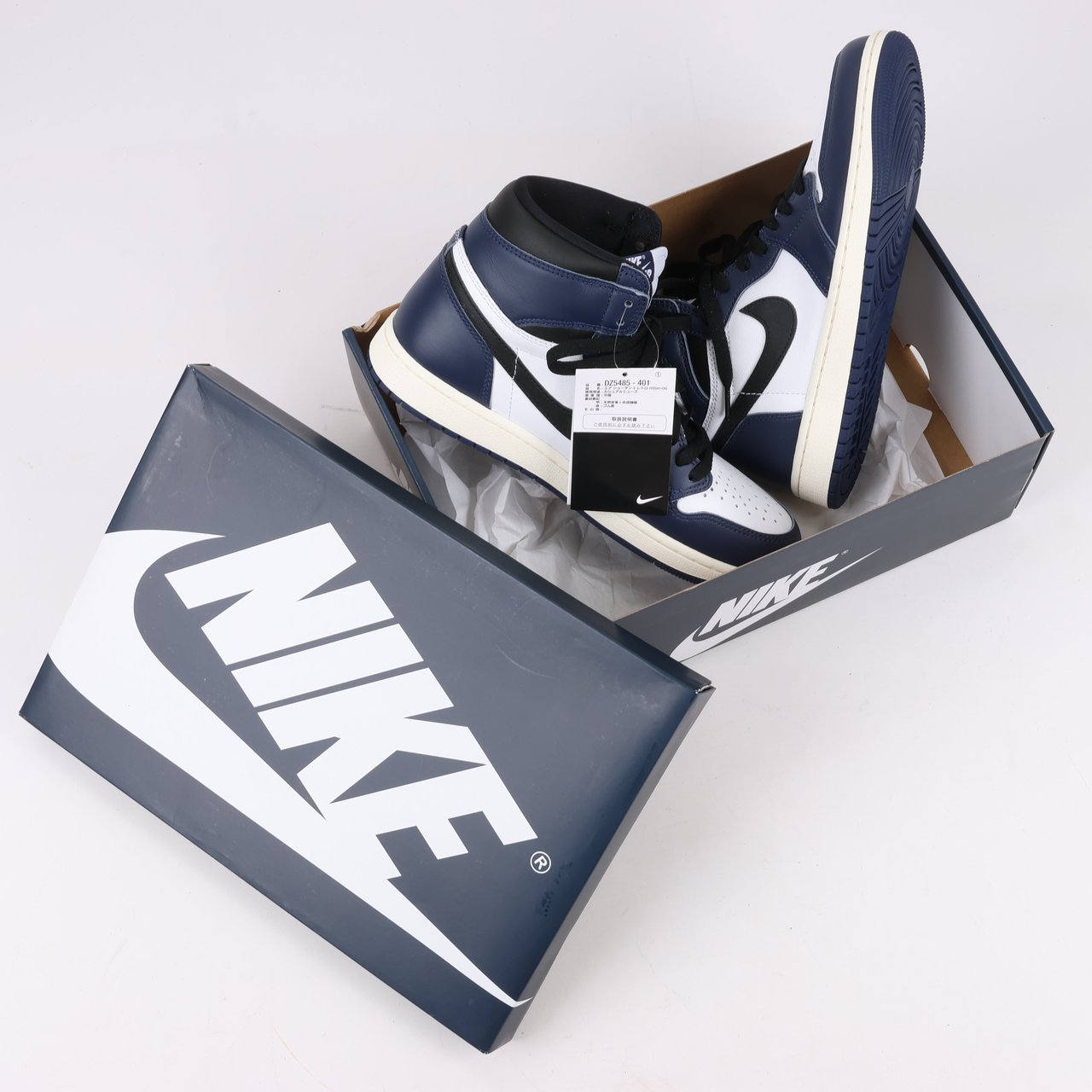 Nike Nike Air Jordan Leather High-Top Sneakers in White x Navy DZ5485-401 Navy