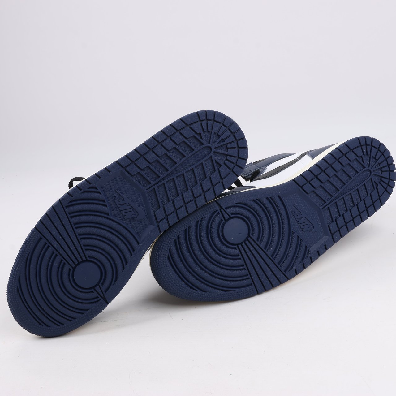 Nike Nike Air Jordan Leather High-Top Sneakers in White x Navy DZ5485-401 Navy