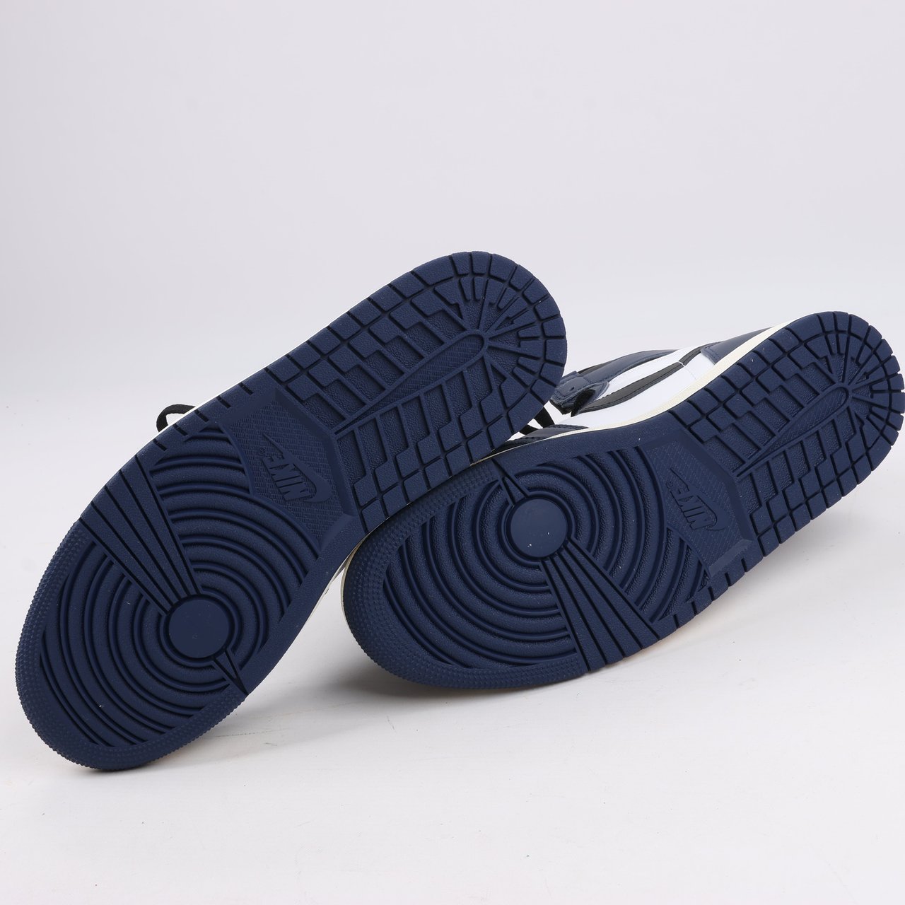 Nike Nike Air Jordan Leather High-Top Sneakers in White x Navy DZ5485-401 Navy