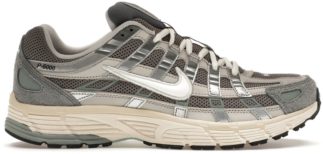 Nike Nike P-6000 Flat Pewter Grijs