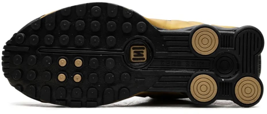 Nike Shox R4 Sneakers Goud