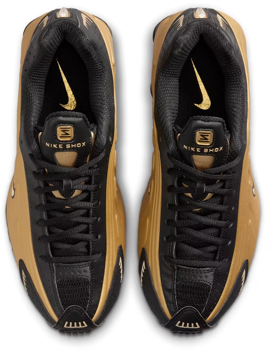 Nike Shox R4 Sneakers Goud