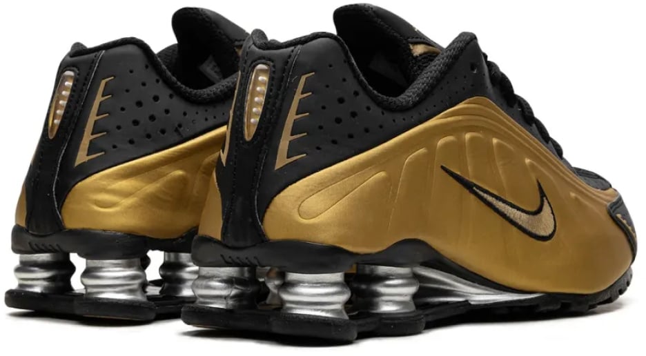 Nike Shox R4 Sneakers Goud