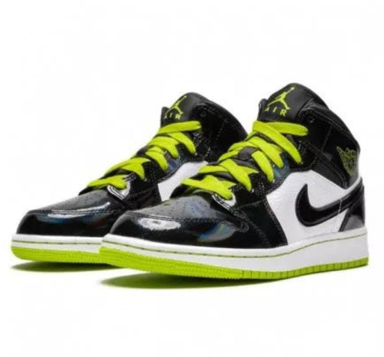 Nike Air Jordan 1 Mid Black Cyber Mystic Green Zwart