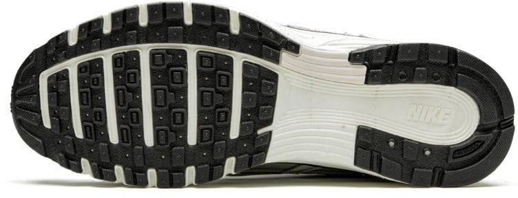 Nike Nike P-6000 Metallic Silver Zilver