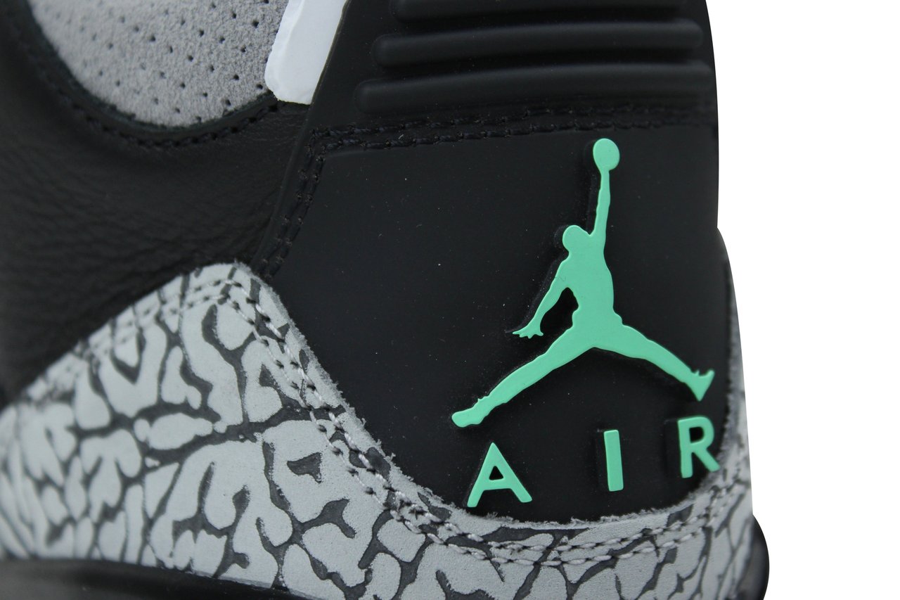 Nike Air Jordan 3 'Green Glow' Groen
