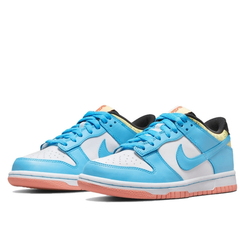 Nike Nike Dunk Low Kyrie Irving Grijs