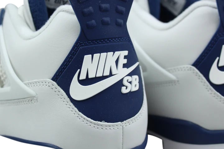 Nike Nike SB x Air Jordan 4 'Navy' Blauw
