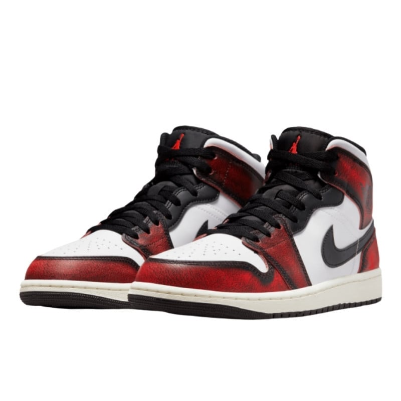 Nike Air Jordan 1 Mid SE Wear-Away Chicago Zwart