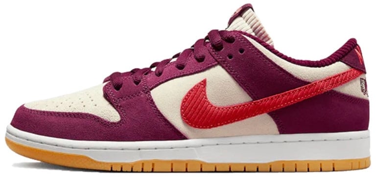 Nike Nike SB Dunk Low Skate Like a Girl Bordeaux Rood