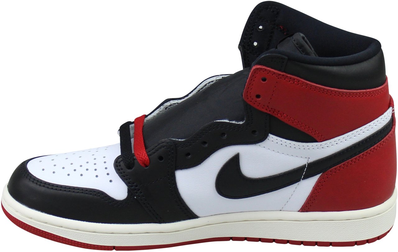 Nike Air Jordan 1 Retro High OG 'Black Toe Reimagined' Zwart