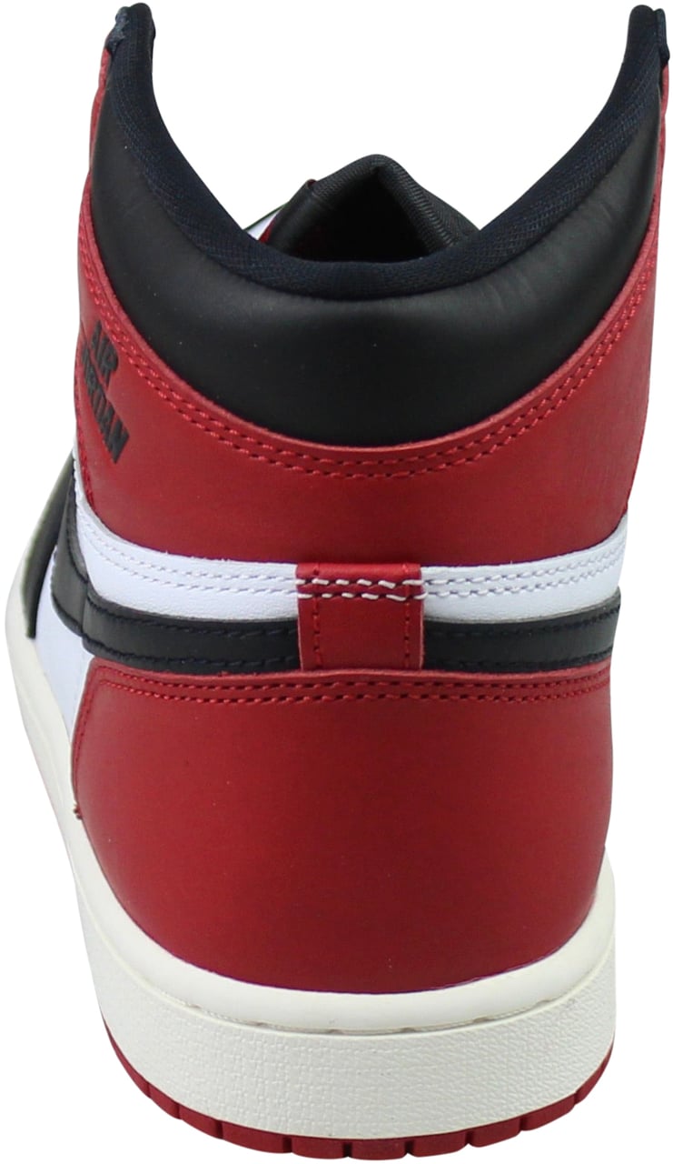 Nike Air Jordan 1 Retro High OG 'Black Toe Reimagined' Zwart