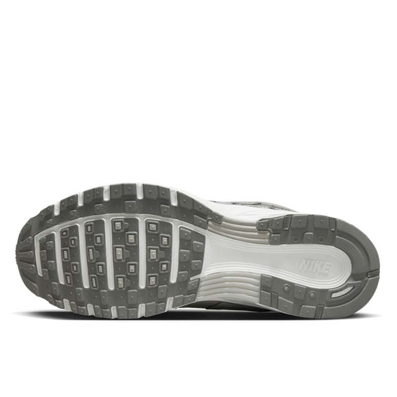 Nike Nike P-6000 Light Iron Ore Grijs