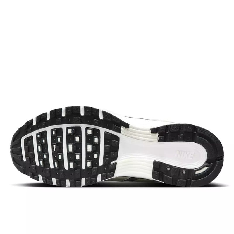 Nike Nike P-6000 Coconut Milk Metallic Silver Wit