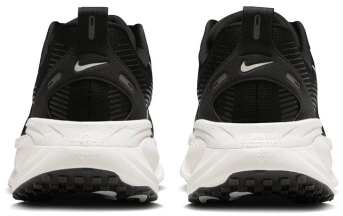 Nike Nike Vomero 18 Black Coconut Milk Light Iron Ore Summit White Zwart