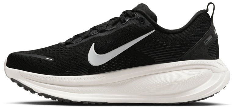 Nike Nike Vomero 18 Black Coconut Milk Light Iron Ore Summit White Zwart