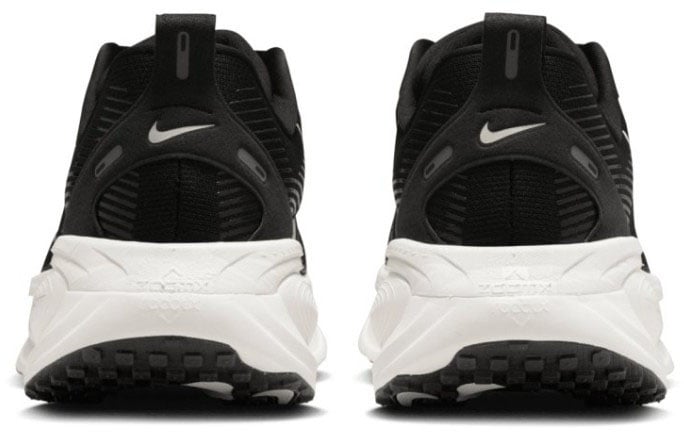 Nike Nike Vomero 18 Black Coconut Milk Light Iron Ore Summit White Zwart