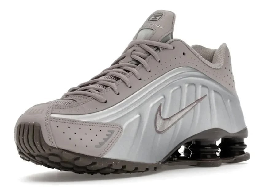 Nike Shox R4 Cave Stone Bruin