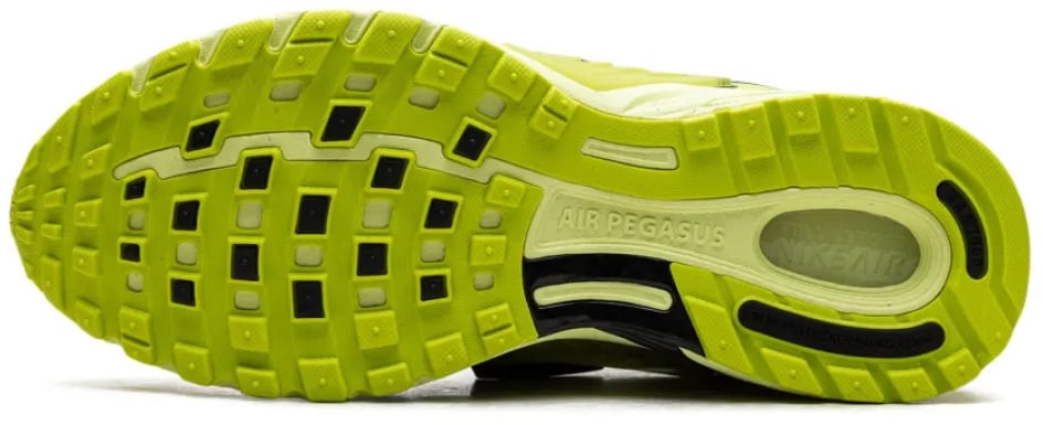 Nike Air Pegasus Wave Sneakers Geel