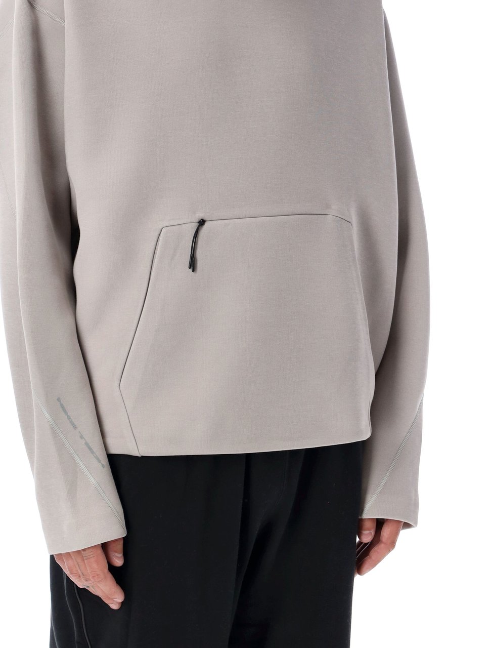 Nike Structured Fit Hoodie with Zip Detail and Modern Silhouette Grijs
