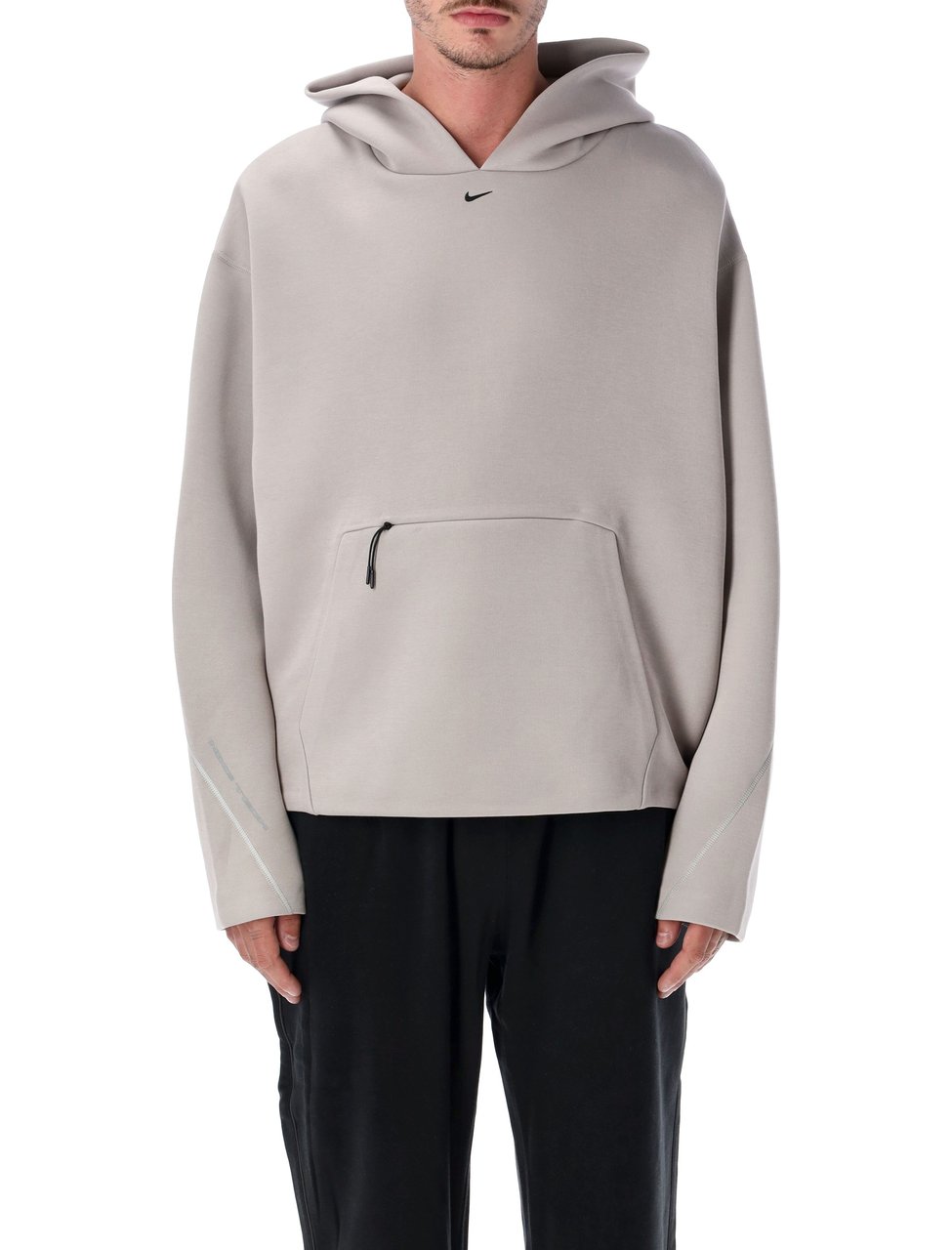 Nike Structured Fit Hoodie with Zip Detail and Modern Silhouette Grijs