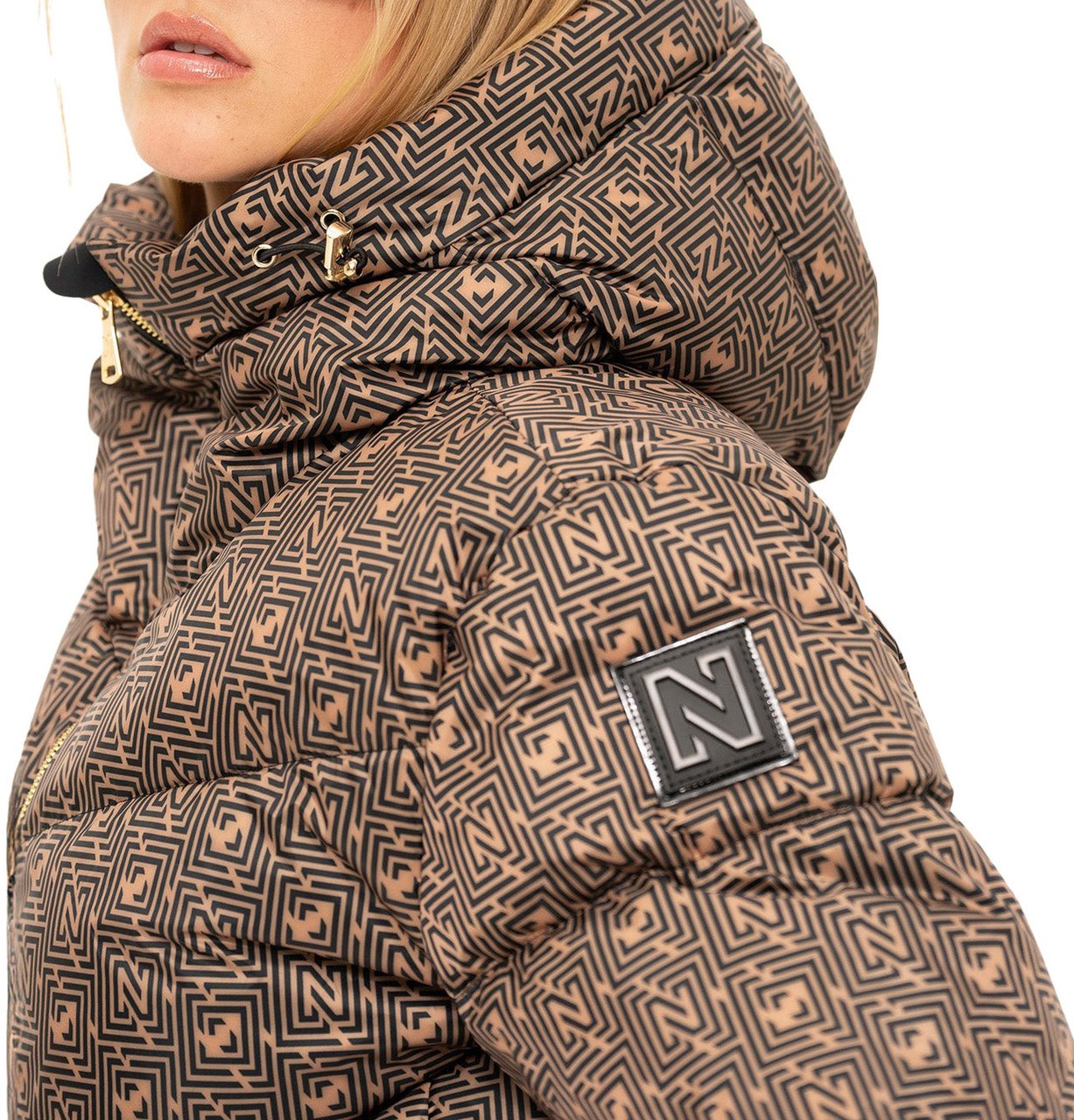 Nikkie Newport Logo Ski Jas Beige