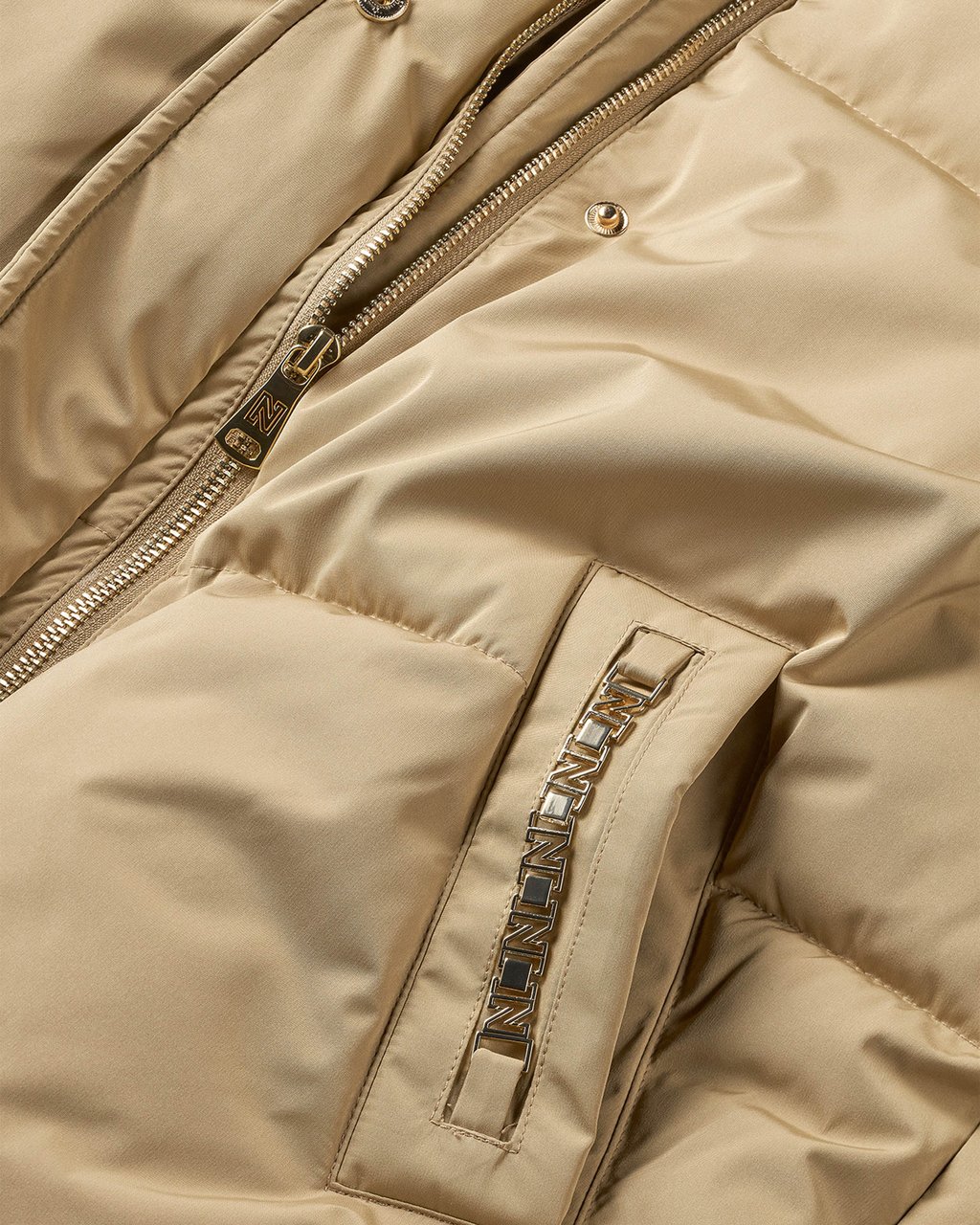 Nikkie Leeds Korte Puffer Jas Beige