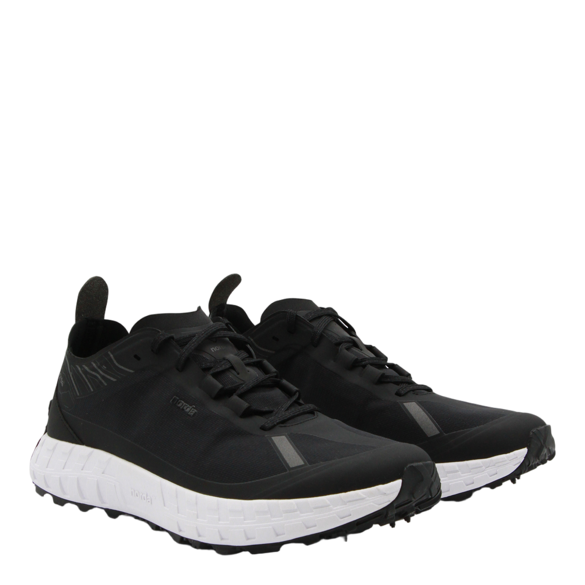 Norda Textured Black Sneakers with Contrasting White Sole Zwart