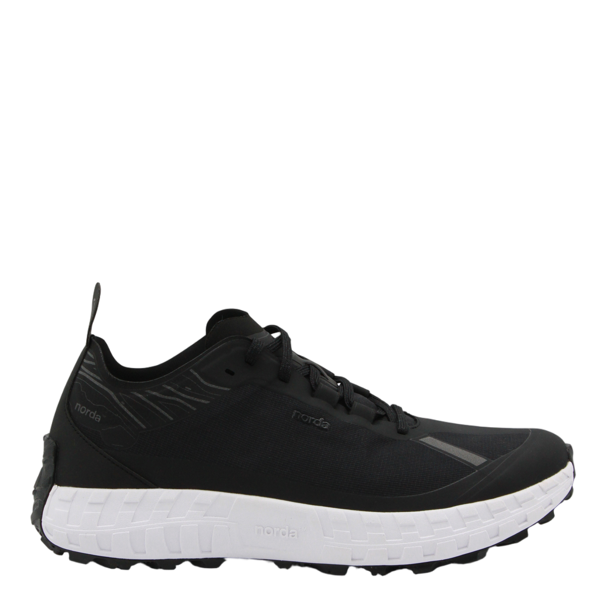 Norda Textured Black Sneakers with Contrasting White Sole Zwart