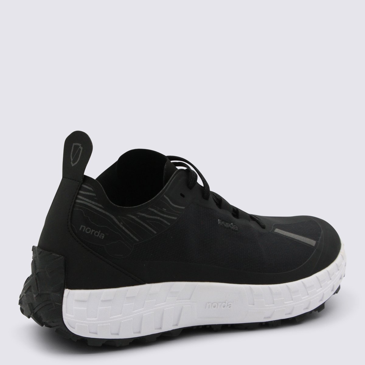Norda Textured Black Sneakers with Contrasting White Sole Zwart
