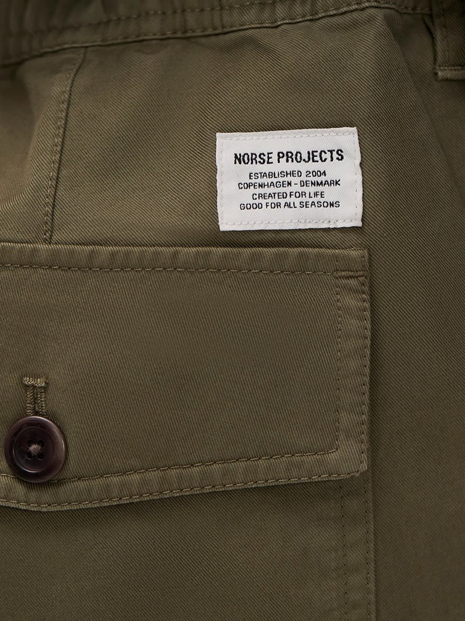 Norse Projects Relaxed Fit Cotton Twill Trousers with Buttoned Flap Pockets Grijs