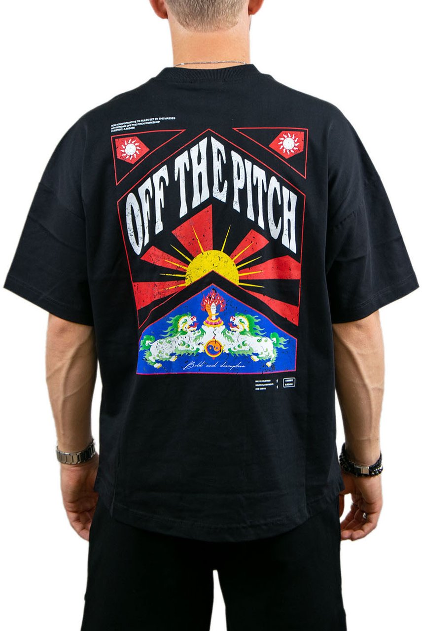 OFF THE PITCH Season Oversized Tee Zwart