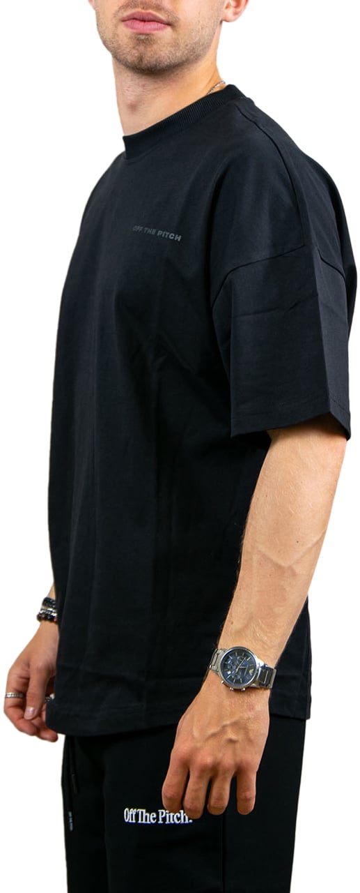 OFF THE PITCH Season Oversized Tee Zwart