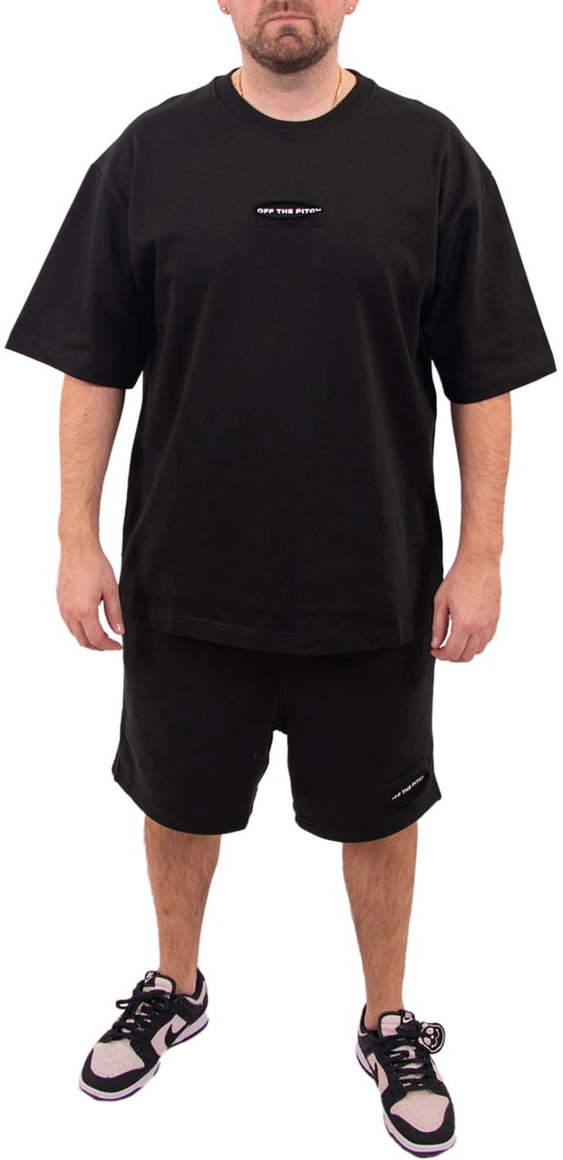 OFF THE PITCH Sage Loose Fit Tee Zwart