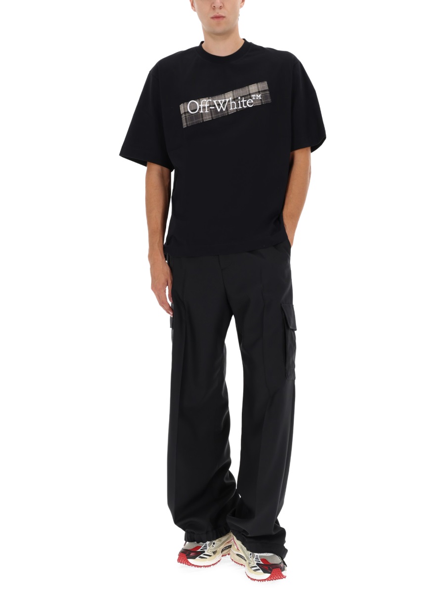 OFF-WHITE T-SHIRT WITH LOGO Zwart