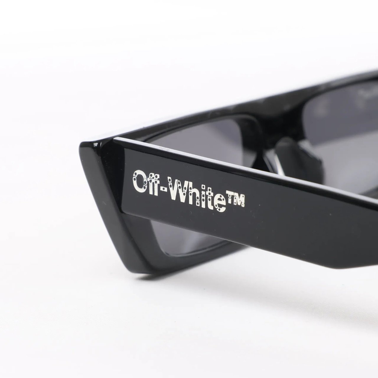 OFF-WHITE Off White Manchester Sunglasses in Black OERI010 Zwart