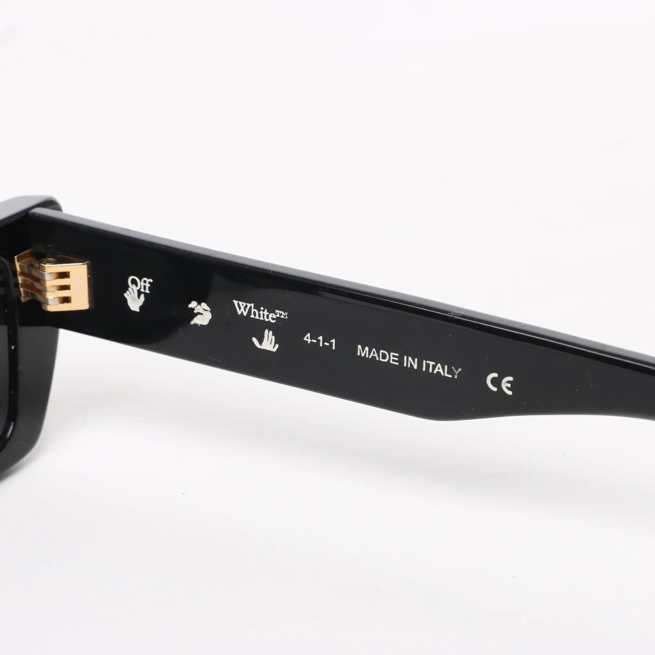 OFF-WHITE Off White Manchester Sunglasses in Black OERI010 Zwart