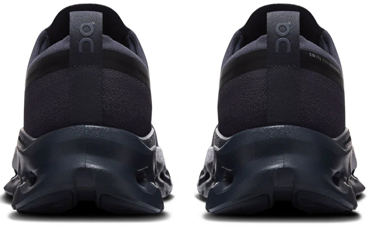 ON Black Cloudtilt Mo Breathable Mesh Running Sneakers Zwart