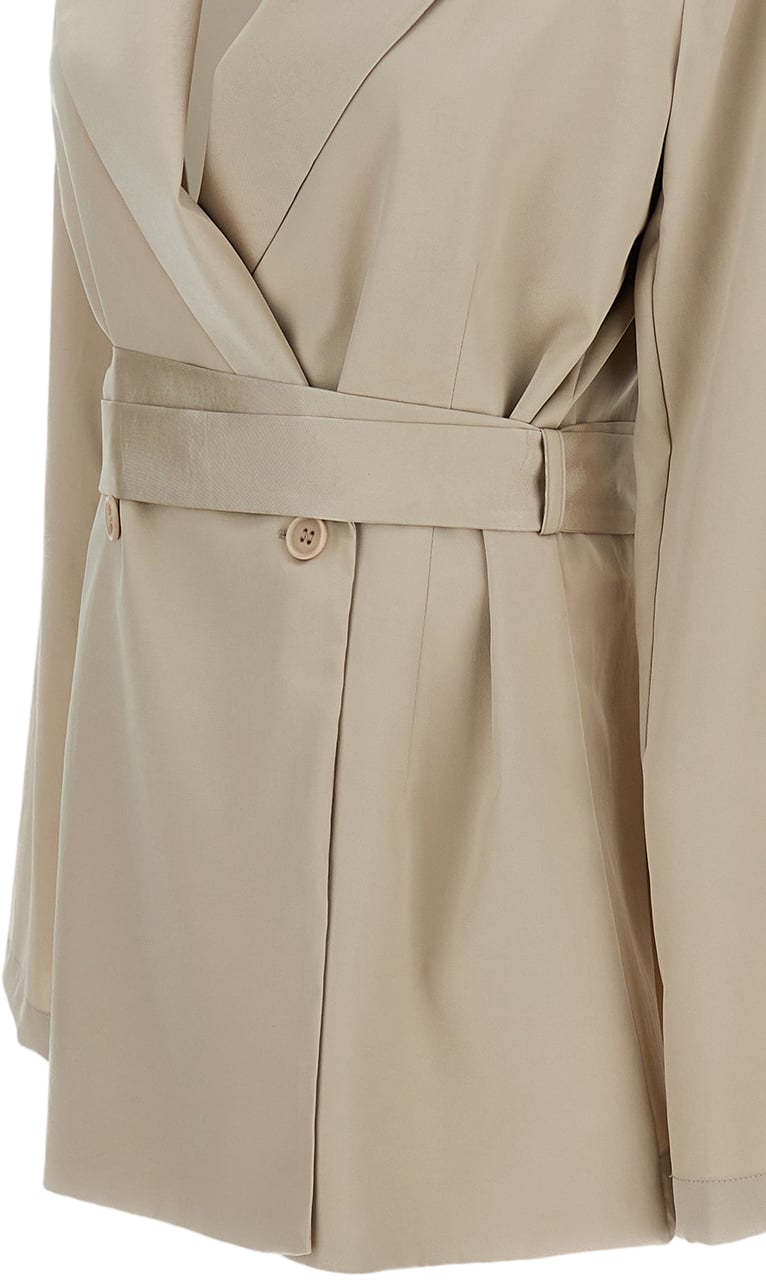 P.A.R.O.S.H. Tailored Beige Jacket with Clean Minimalist Design Neutraal