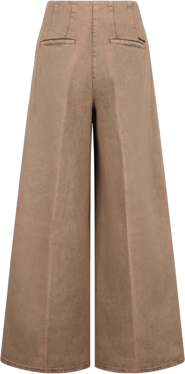 Peserico Loose camel-colored jeans with a high waist and versatile design. Bruin