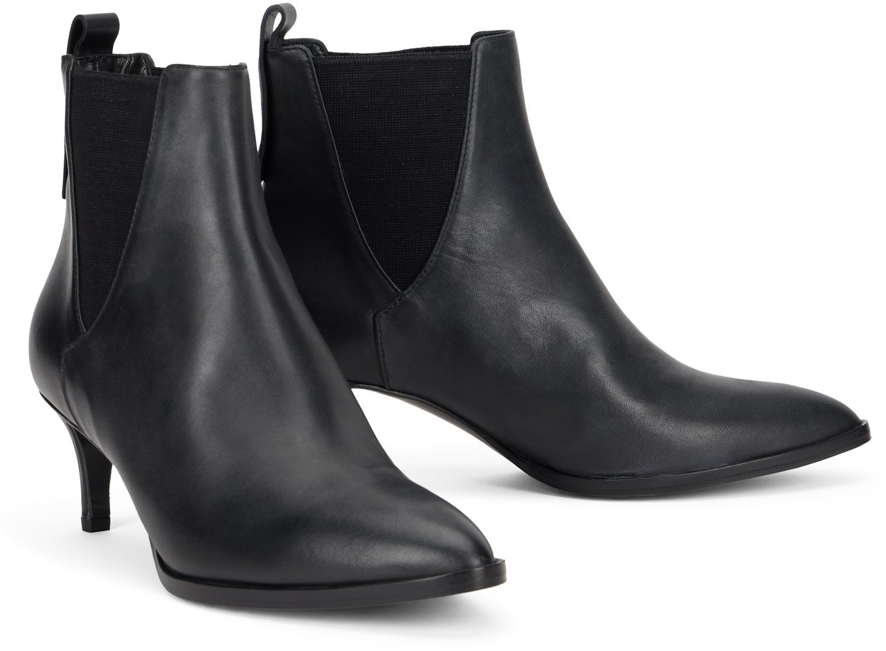 Peserico Black ankle boot with elastic insert and heel. Zwart