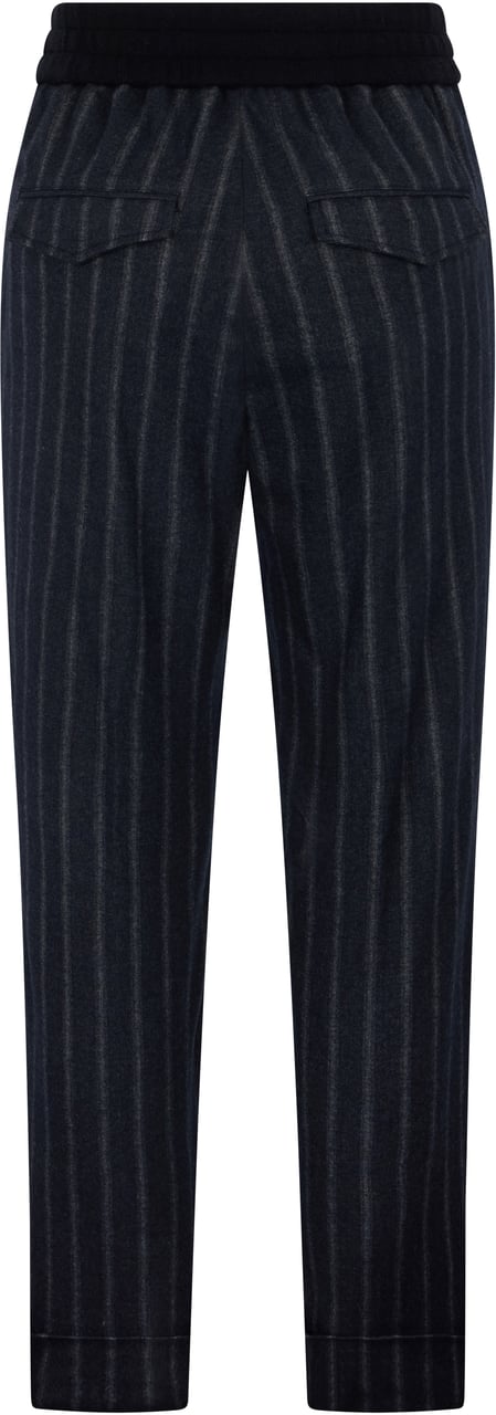Peserico Elegant gray pinstripe trousers with a fitted silhouette, perfect for a look that offers style and comfort. Grijs