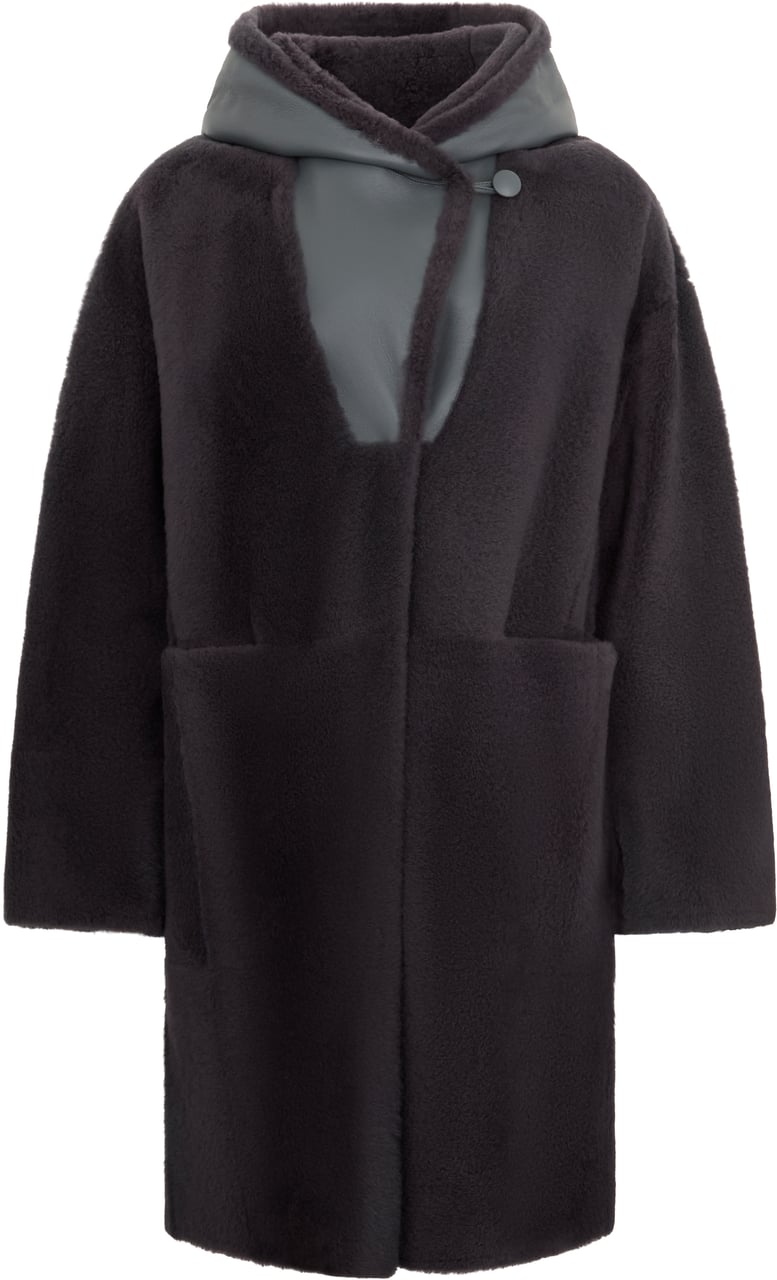 Peserico Black fur jacket with hood and pockets from refined and versatile design. Blauw