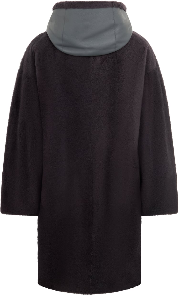 Peserico Black fur jacket with hood and pockets from refined and versatile design. Blauw