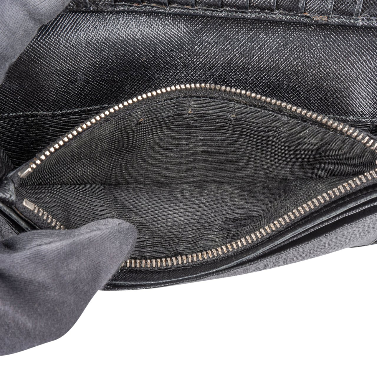 Prada Saffiano Leather Triangel Continental Wallet Zwart