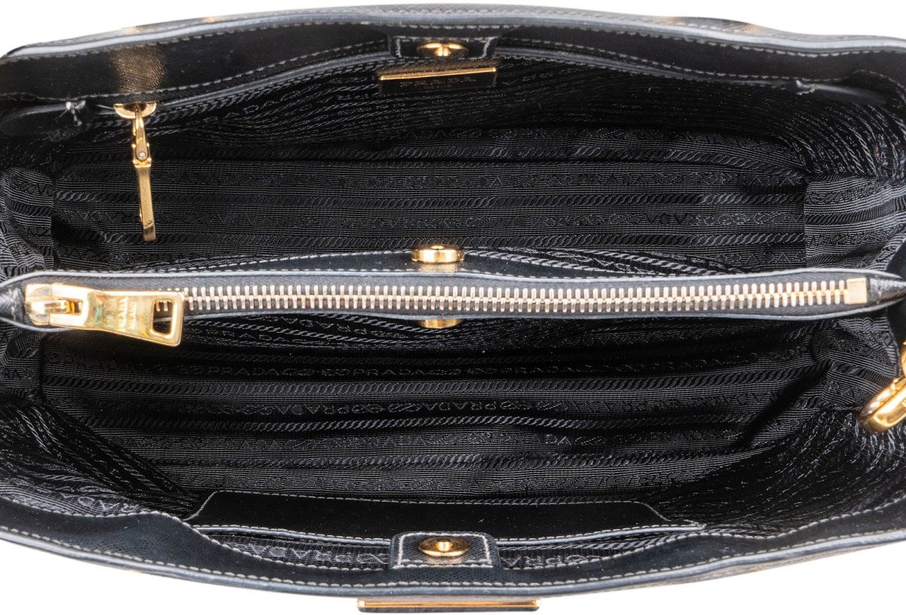 Prada Prada Black Saffiano Leather Galleria Handbag Zwart