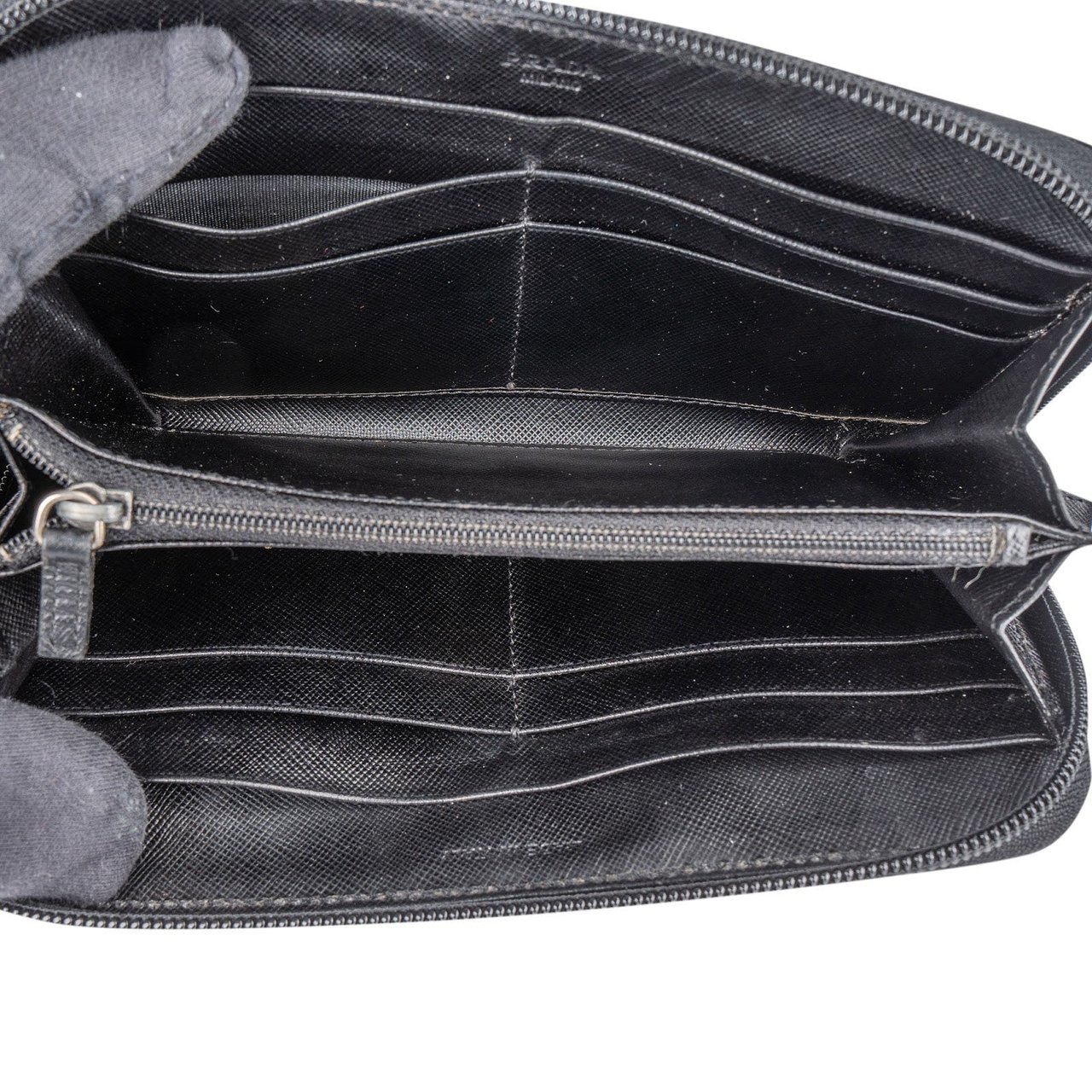 Prada Prada Black Saffiano Leather Triangle Zip Around Wallet Zwart